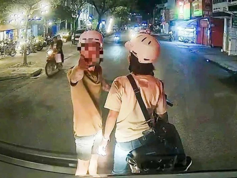 Chặn xe cấp cứu đang làm nhiệm vụ: Người đàn ông sẽ bị xử phạt ra sao? 01