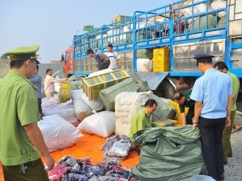 tội vận chuyển trái phép hàng hóa, tiền tệ qua biên giới 01