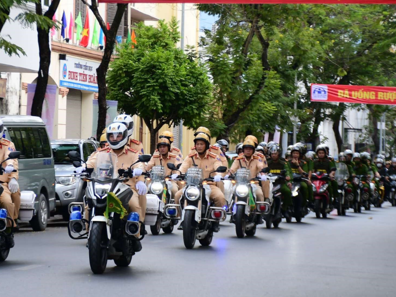 Pháp luật hình sự quy định rõ các tội xâm phạm an toàn công cộng, trật tự công cộng để bảo vệ đời sống bình yên của người dân.