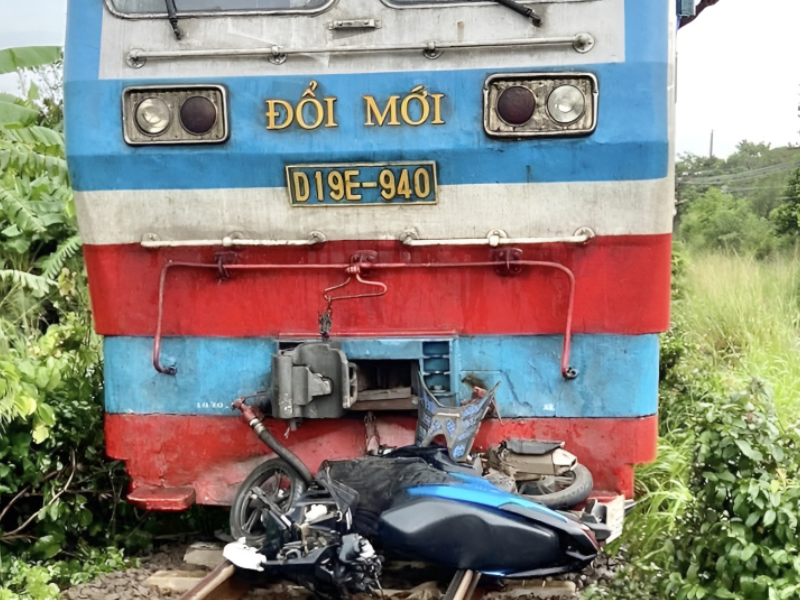 Hành vi đặt chướng ngại vật trái phép thuộc phạm vi của tội cản trở giao thông đường sắt.