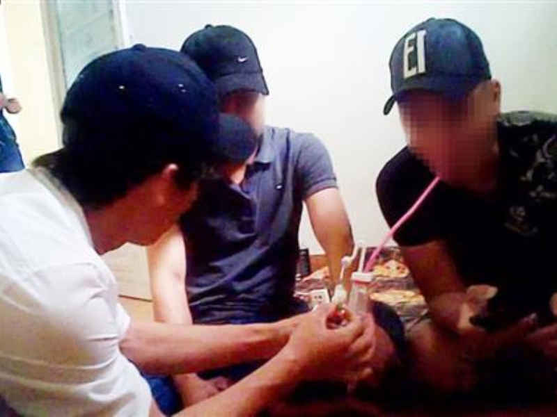 Tội lôi kéo người khác sử dụng trái phép chất ma túy gây ảnh hưởng nghiêm trọng đến trật tự xã hội và sức khỏe cộng đồng.