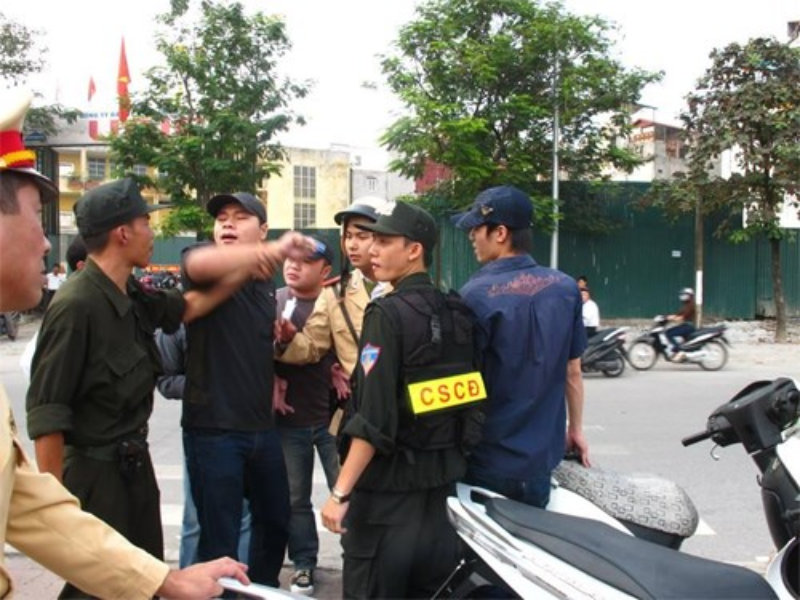Tội chống người thi hành công vụ thường xảy ra khi người dân không hợp tác với lực lượng chức năng.