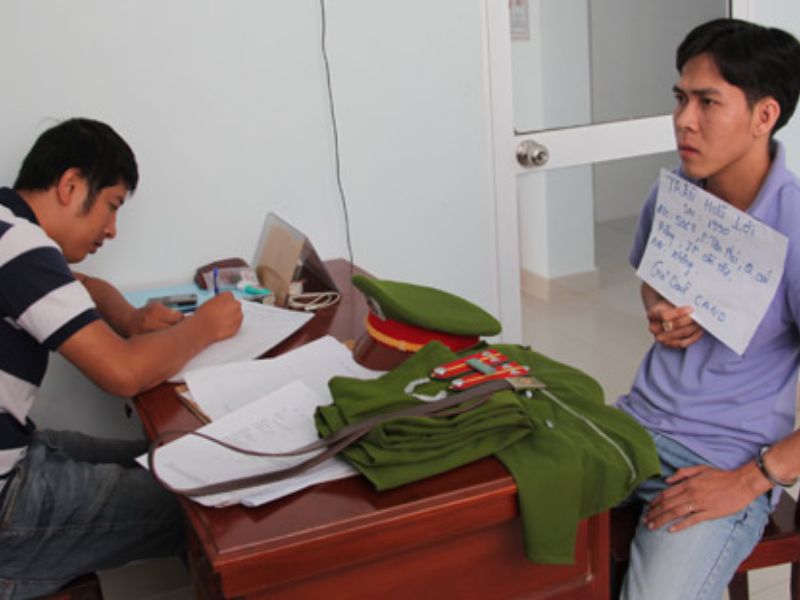 Tội giả mạo chức vụ, cấp bậc, vị trí công tác là hành vi vi phạm nghiêm trọng trật tự quản lý hành chính nhà nước.