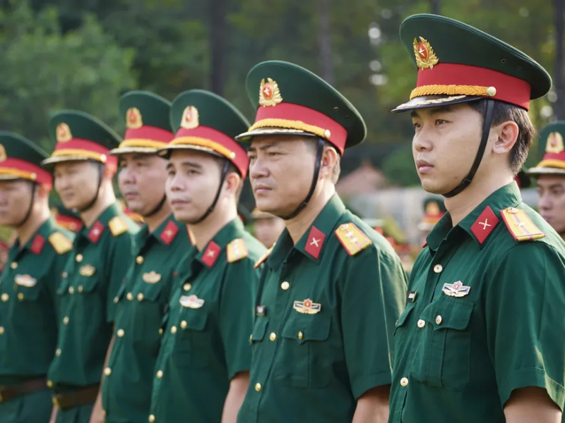 Tội hành hung đồng đội không chỉ vi phạm kỷ luật quân đội mà còn xâm phạm đến mối quan hệ đoàn kết, gắn bó trong lực lượng vũ trang.