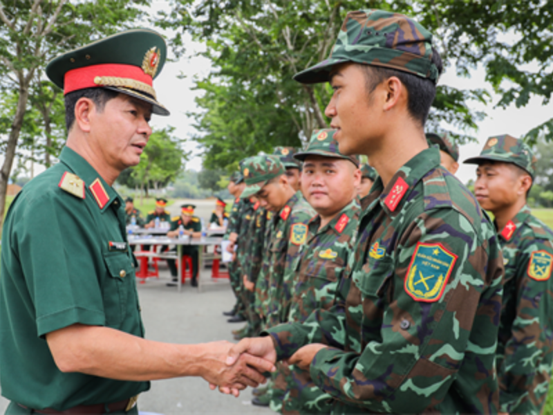Hậu quả của Tội hành hung đồng đội có thể gây tổn hại nghiêm trọng về thể chất, tinh thần và làm suy giảm hiệu quả chiến đấu tập thể.