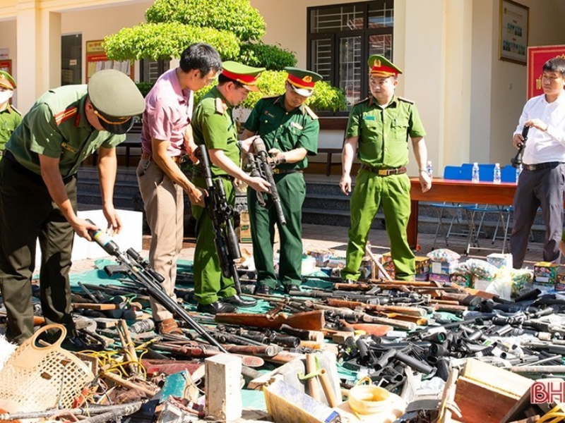 Tội hủy hoại hoặc cố ý làm hư hỏng vũ khí quân dụng, trang bị kỹ thuật quân sự thường xuất phát từ sự thiếu ý thức tổ chức kỷ luật hoặc động cơ chống đối.