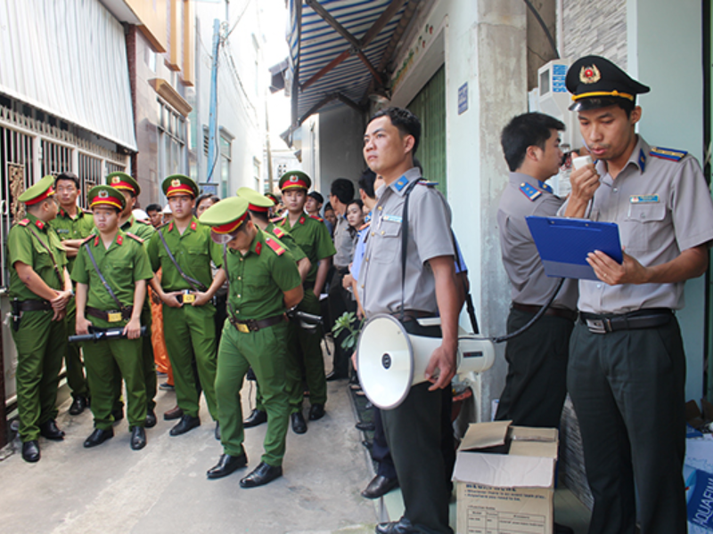 Tội không thi hành án thường gắn với hành vi trì hoãn, né tránh hoặc làm trái quy định thi hành án.