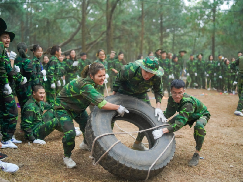 Tội làm nhục đồng đội không yêu cầu hậu quả cụ thể nhưng được hoàn thành khi hành vi xúc phạm xảy ra.