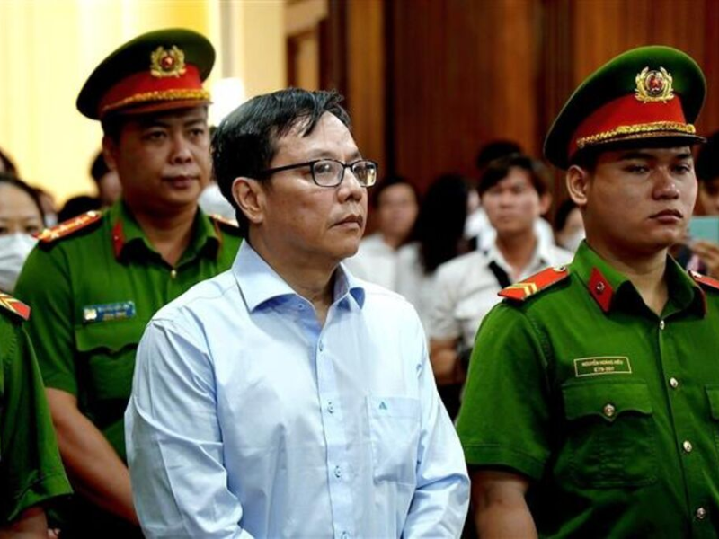 Người phạm tội lạm quyền trong khi thi hành công vụ có thể bị phạt tù tới 20 năm nếu gây hậu quả nghiêm trọng.
