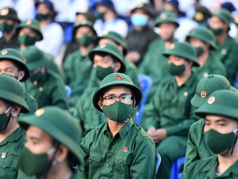 Người có chức vụ, quyền hạn nếu vi phạm sẽ bị truy cứu trách nhiệm hình sự về tội làm trái quy định về việc thực hiện nghĩa vụ quân sự.