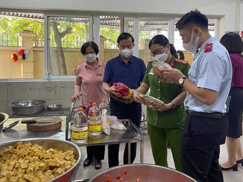 Người phạm tội vi phạm quy định về an toàn thực phẩm sẽ phải chịu trách nhiệm hình sự và các hình phạt nghiêm khắc.