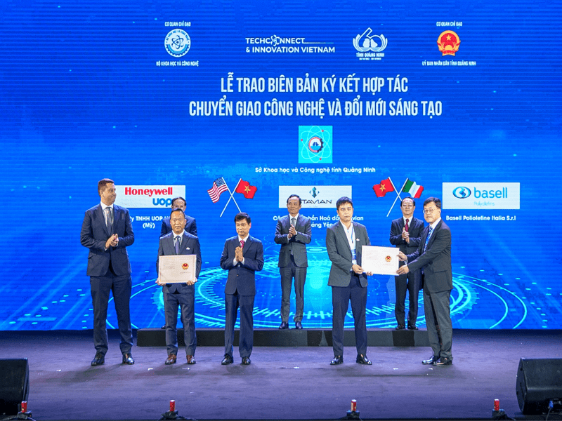 Chính phủ ban hành nhiều chính sách nhằm thúc đẩy chuyển giao công nghệ từ nước ngoài vào Việt Nam.