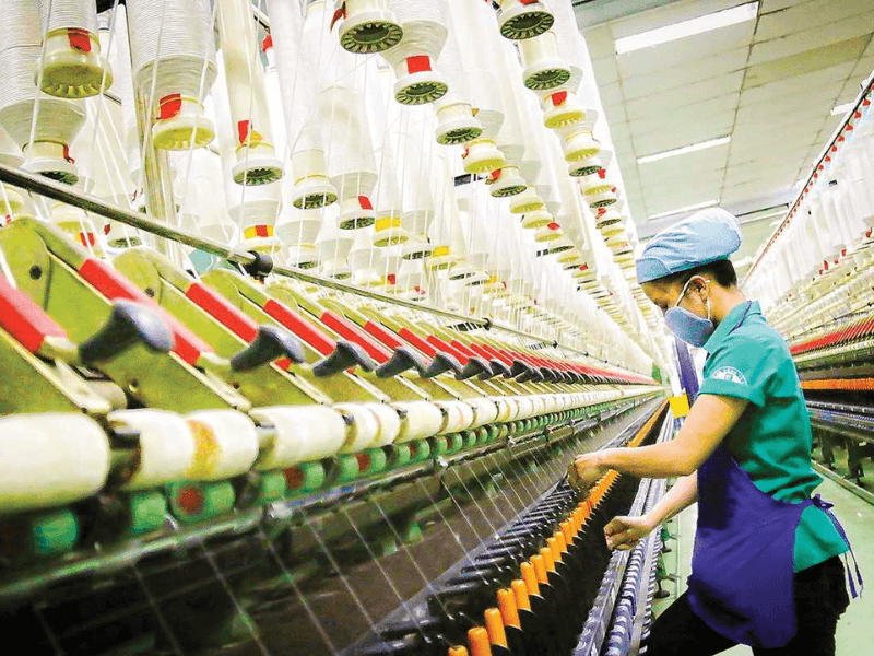 Tùy vào mô hình hoạt động, cơ cấu tổ chức công ty sản xuất có thể được thiết kế theo hướng chức năng, ma trận hoặc theo dây chuyền.