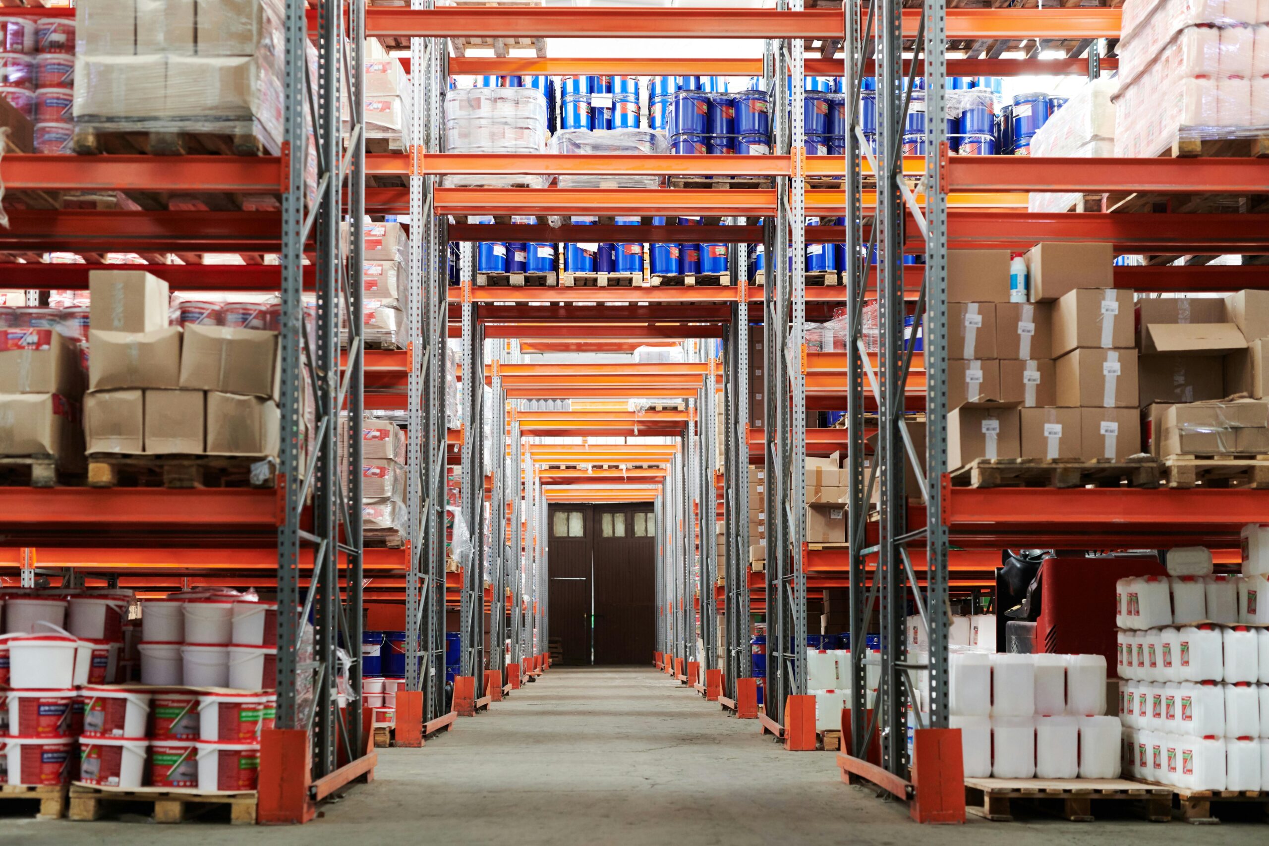 Doanh nghiệp FDI cần thẩm định kỹ năng lực và tính pháp lý của bên nhận ủy thác, bao gồm giấy phép kinh doanh, uy tín, năng lực tài chính và kinh nghiệm