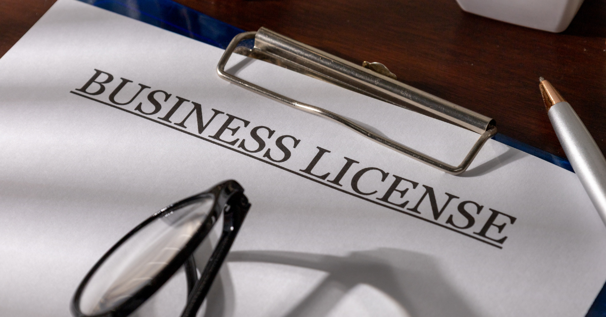 Điều kiện về giấy phép con và năng lực